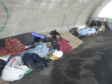48,80 LB  sdlo bezdomovc u Libeskho mostu